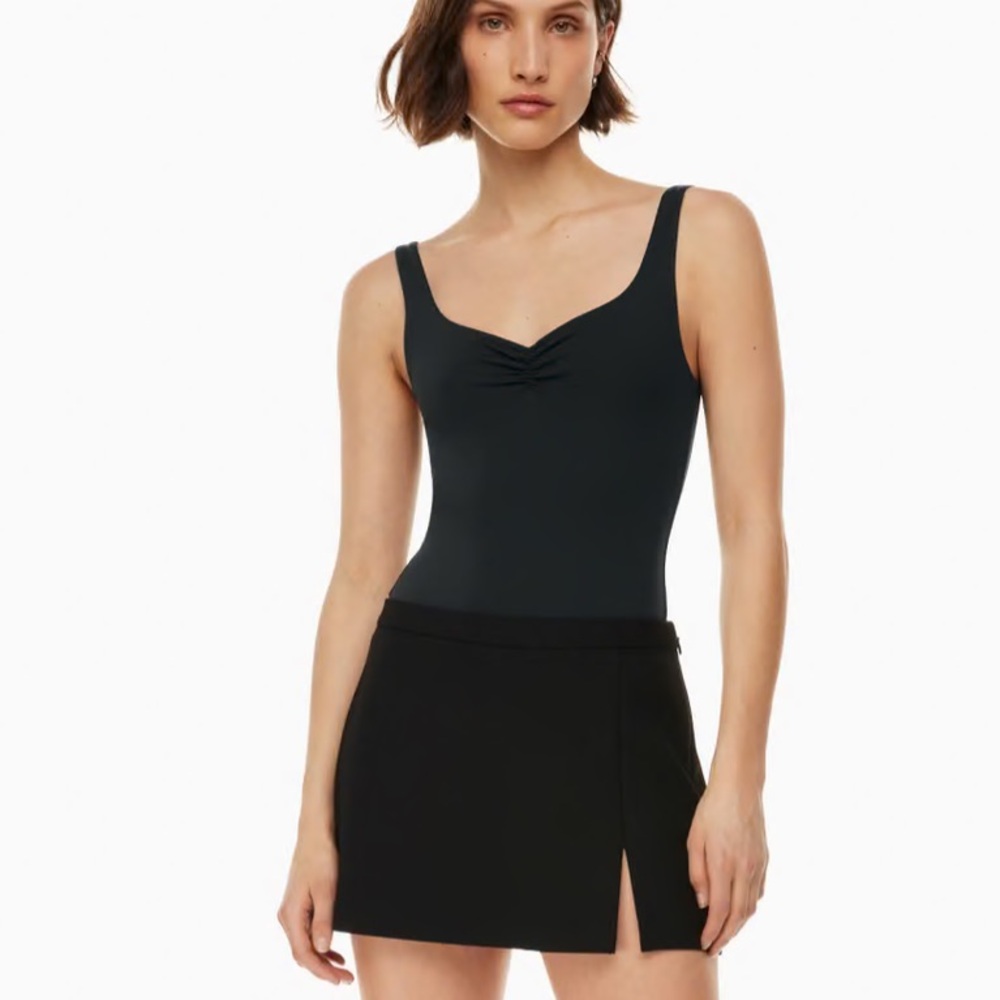 NWT aritzia babaton contour sweetheart bodysuit